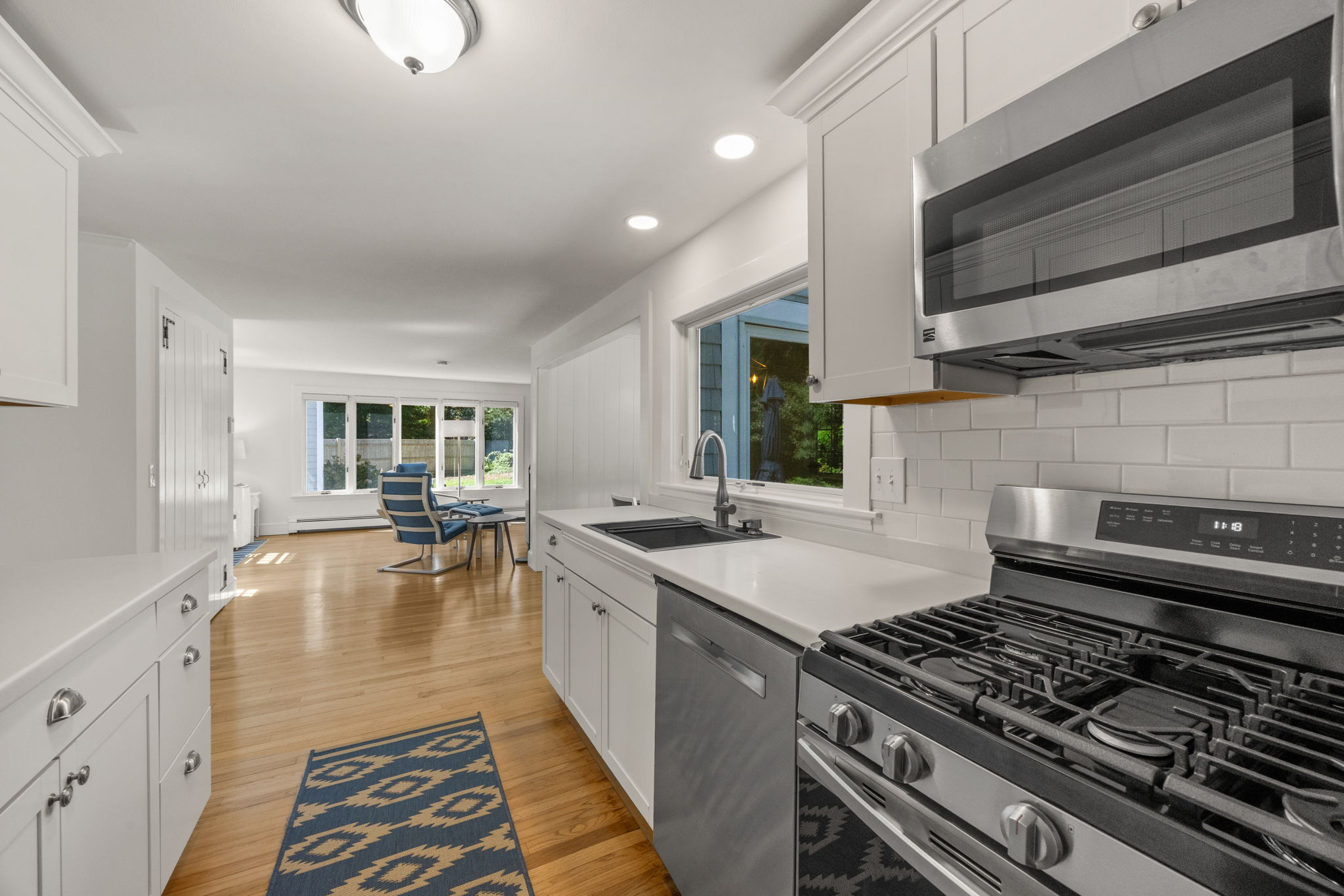 23-27 Swift Avenue — interior 3