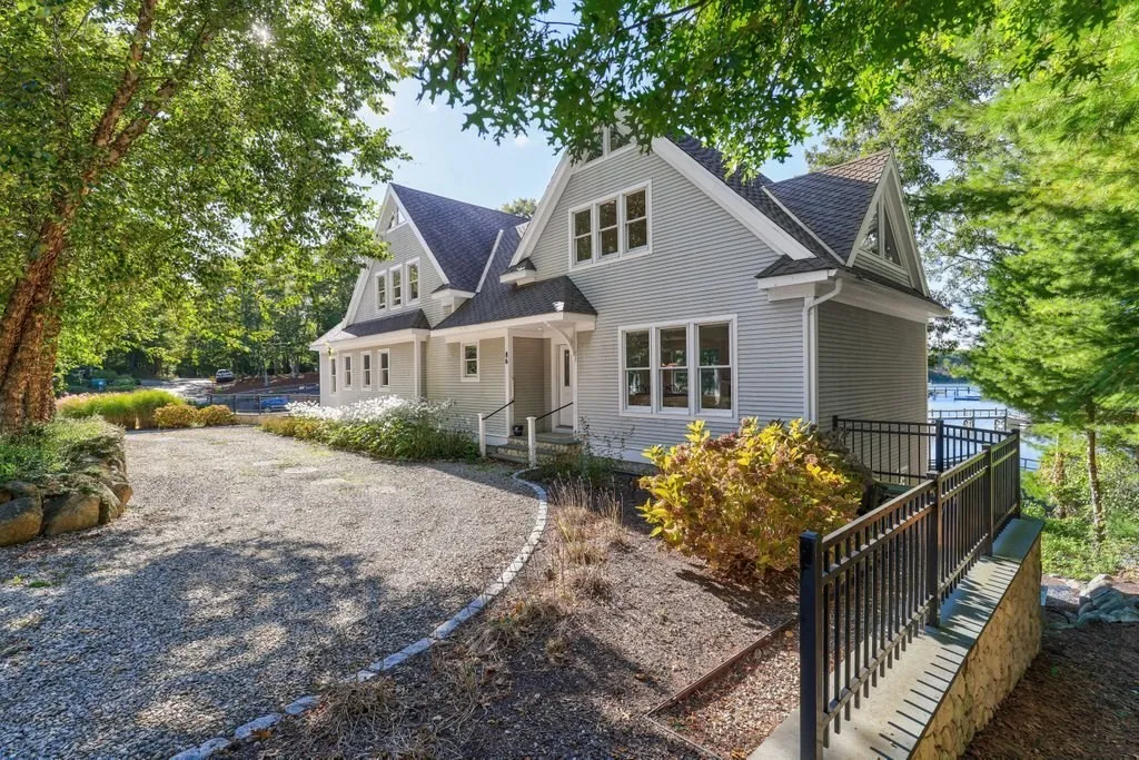 35 Bayshore Dr — photo 1