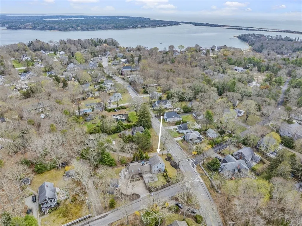 35 Bayshore Dr — photo 2