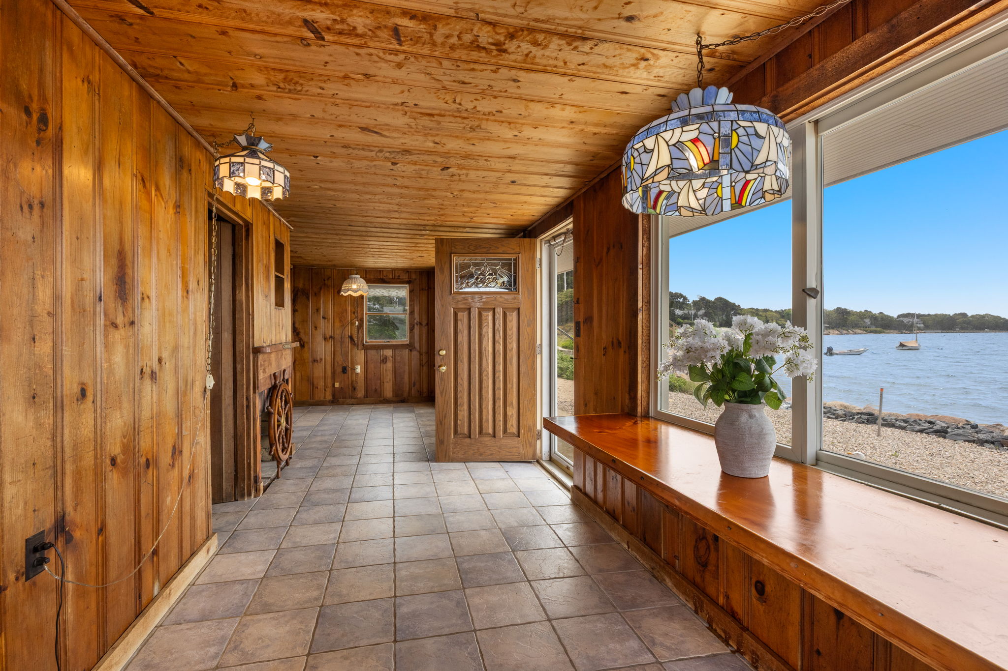 41 Seconsett Island Rd — interior 4