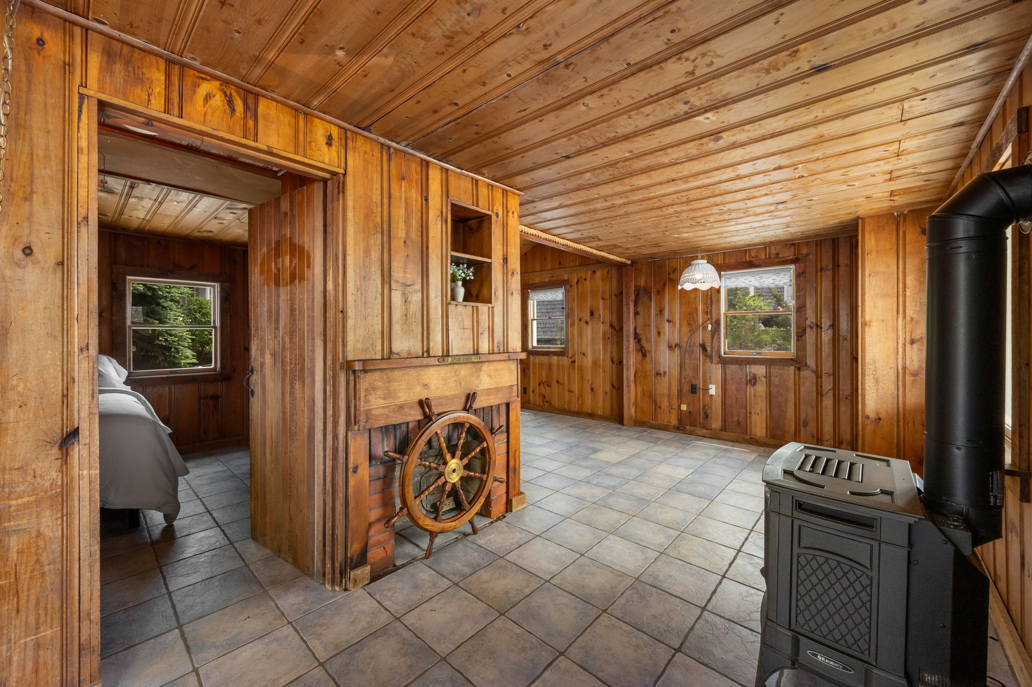 41 Seconsett Island Rd — interior 5